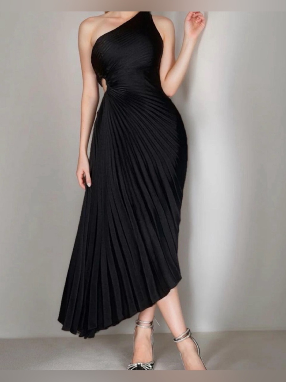 UNBRANDED Black pleated maxi dress with one shoulder design size Large NEW